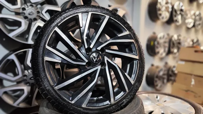 Rodas aro 17" VW 4x100" + Pneus 195/40 R17"- Aceito Cartão