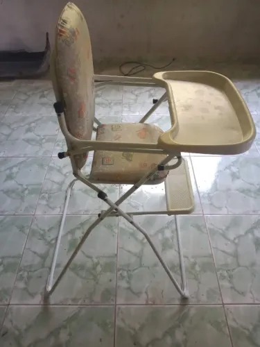 Cadeira de alimentação infantil