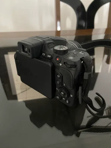 Câmera Fotográfica Nikon B700