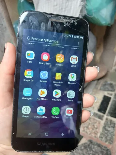 Vendo celular j2 core com trincos na tela mais na interfere em nada 