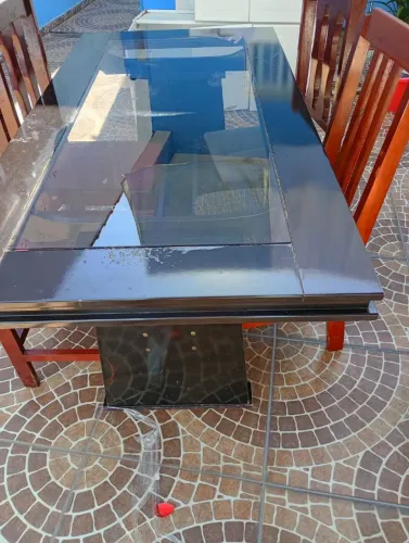 Mesa de vidro com 4 cadeiras