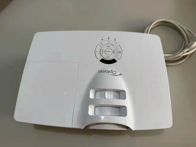 Projetor Optoma HD26 Full HD 3D 3200 Lumens - Lâmpada com apenas 130h de uso!