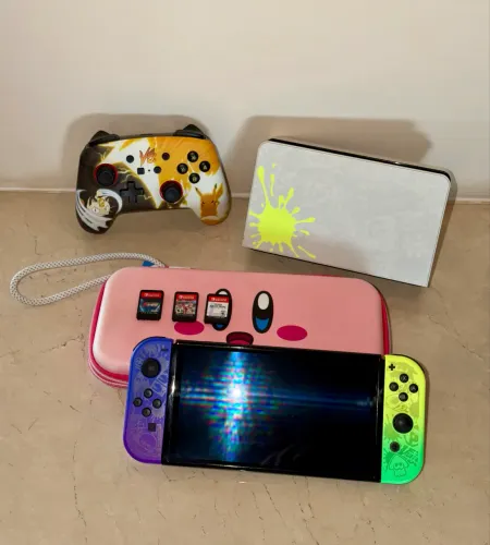 Switch OLED Splatoon 3 + Smash Bros + Mario Kart + Controle