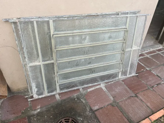 Janela de ferro e vidro 1,5 x 0,9 m