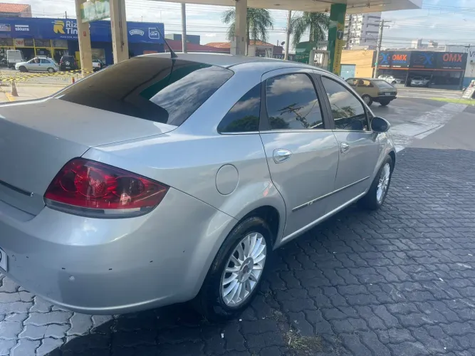 Fiat Linea Absolute 1.9/1.8 Flex Dualogic 4P 2010