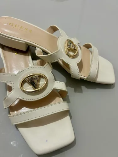 Sandália Guess 