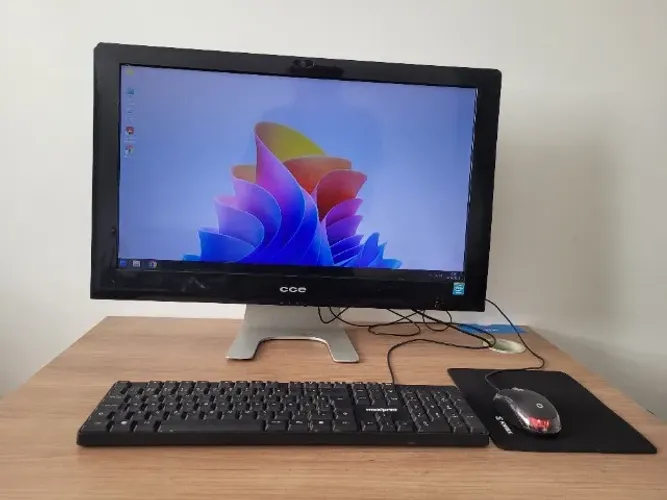 Computador completo 24" c/ Wi-Fi