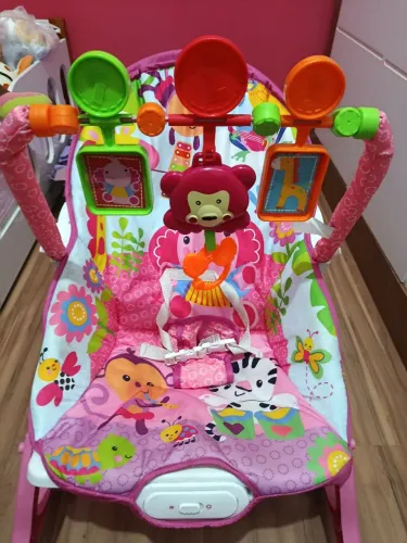Vendo cadeirinha de balanço menina