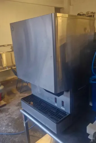 Máquina de Gelo Macom DCM-500BAH-OS com Dispenser de Água e Gelo - 220V (Aceito Cartão)