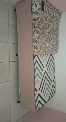Vendo cama solteiro com colchão