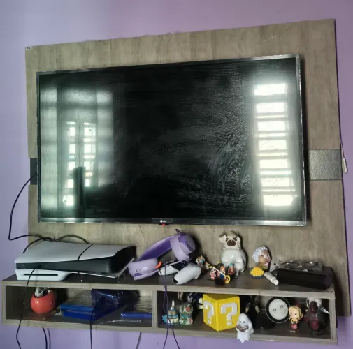 RACK PARA TV DE ATE 48 POLEGADAS. CONSERVADO