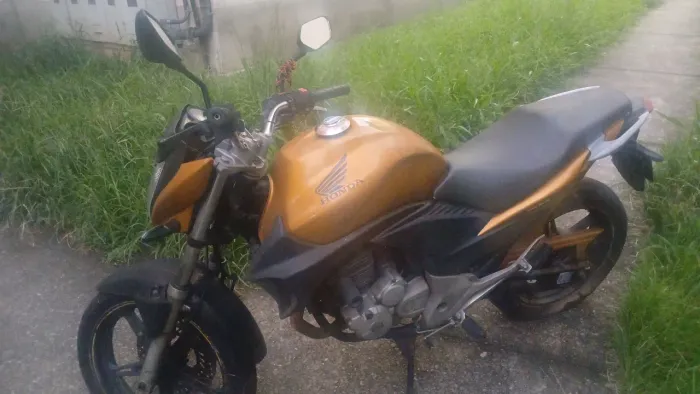 Vendo cb 300 2010 tem que fazer o cabeçote 