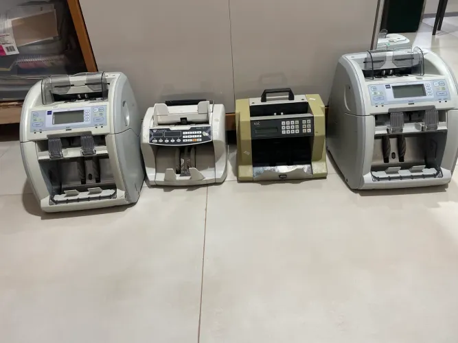 4 máquinas de contar cédula