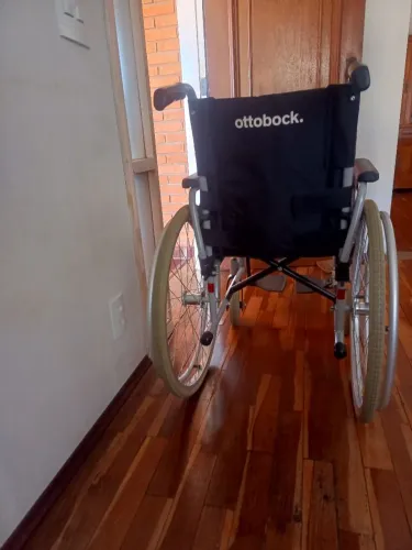 Cadeira de rodas ottobock. Pouco tempo de uso.