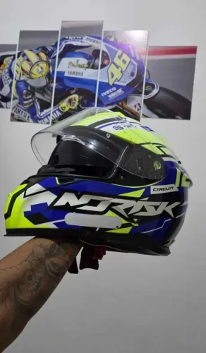 Capacete norisk com óculos