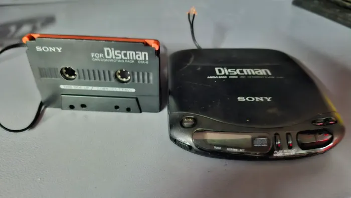Discman Sony com fita para rádio