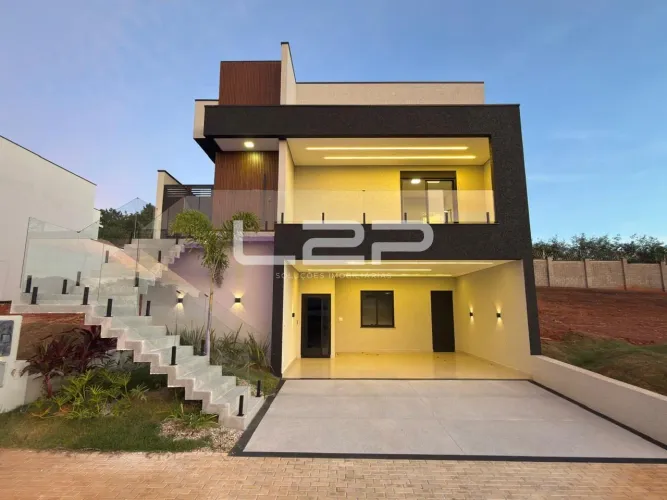 CASA COM ELEVADOR À VENDA NO CONDOMÍNIO CAMPOS DE MEDEIROS, EM JUNDIAÍ/SP.