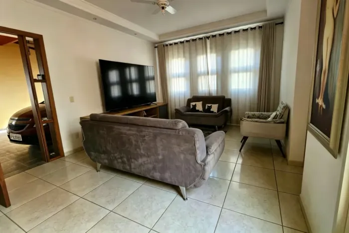 Casa à venda com 02 quartos sendo 01 suíte, localizado no bairro Jardim Santa Genebra em C