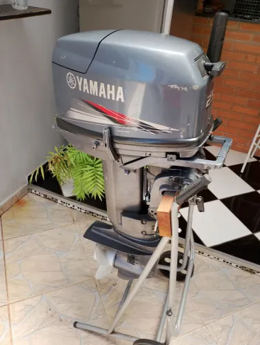 Motor de popa Yamaha 25 HP 2014.