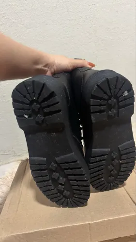Bota tamanho 33 seminova