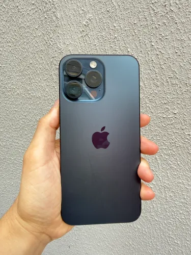 iPhone 15 pro Max 256 l LEIA A LEGENDA