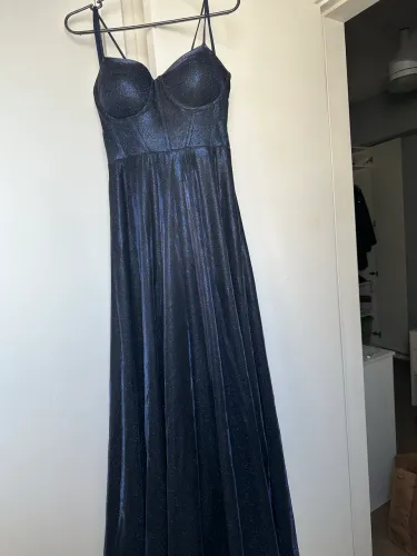 Vestido de festa longo azul brilhante