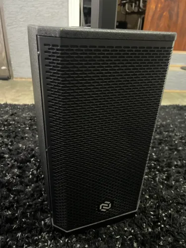 Caixa de Som Torre Line Array Nuoma NM-ZY802 400W + 2 Microfones Sem Fio