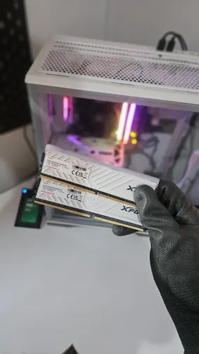 MEMORIA RAM 16GB (2x8GB) DDR4 3200MHz RGB BRANCA XPG SPECTRIX D35G 