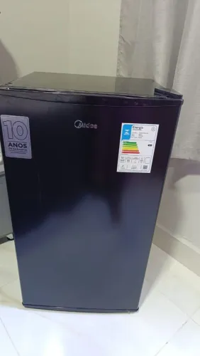 Vende se mini geladeira