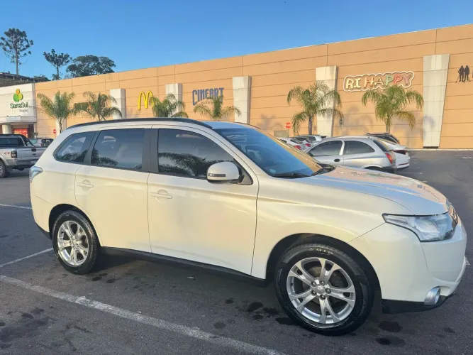 Mitsubishi Outlander 2.0 16V 160cv Aut. 2014
