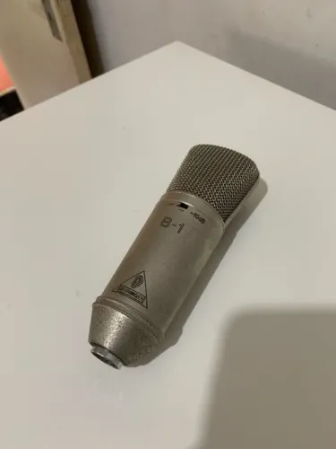 Microfone de estúdio profissional Behringer B1