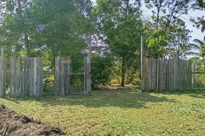 Amplo Terreno com Base Iniciada na Rua Sant'Ana Nova Breves