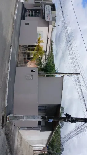 Vendo casa com mais 2 kitnet prontos mais 1 sala comercial tudo pronto !