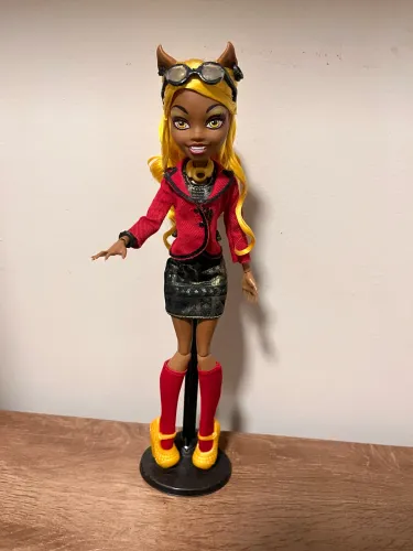 boneca clawdia monster high