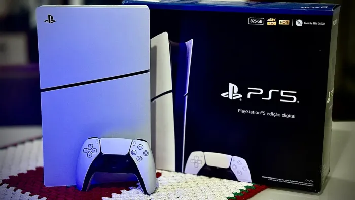 PS5 Slim digital impecável com dois controles (A/C seu usado)