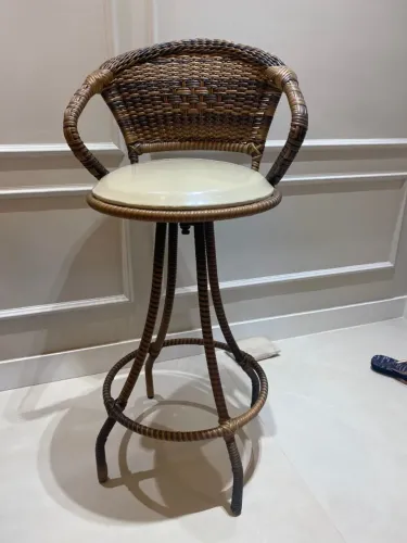 Banqueta giratória alta
