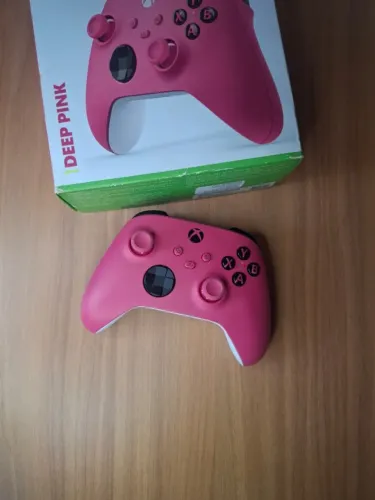 CONTROLE XBOX SERIES SEMINOVO ? ROSA