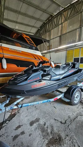Vendo Sea Doo RXT-X 300 Trilpe Black