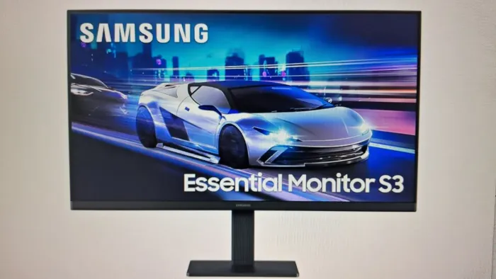 Monitor Essential S3 24"