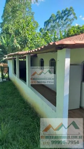 - Sítio de 18 mil m² com várias frutíferas. Ótimo local.