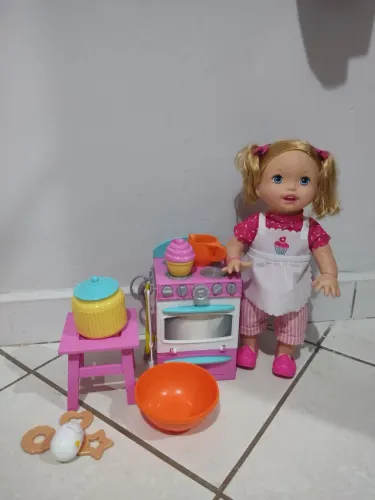 Boneca little mommy pequena chef e lavanderia