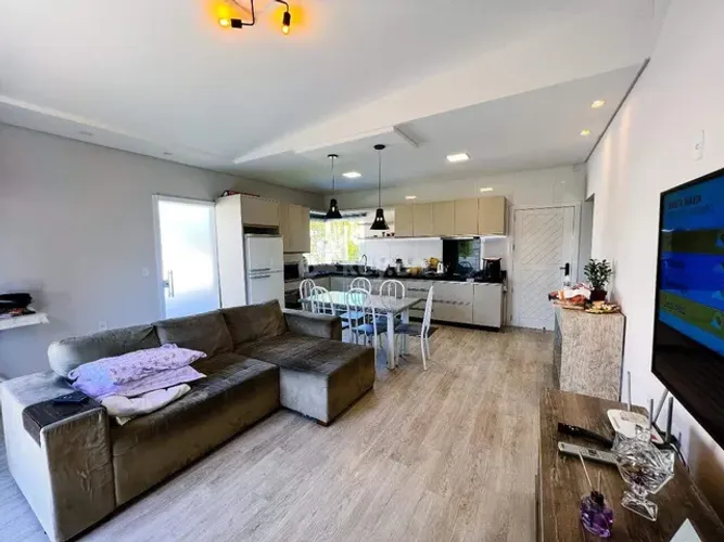 Casa à venda, 3 quartos, 1 suíte, 4 vagas, Vila Moema - Tubarão/SC