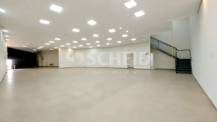 Loja para locação em Santo Amaro com 300m² a 5 minutos a pé da estação Adolfo Pinheiro