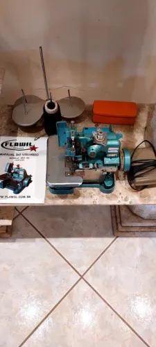 Máquina de Overlock Flawil GN1-6D8