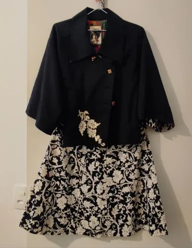 Conjunto blazer kimono e saia