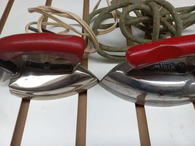 2 mini  ferro antigo de passar ano 50/60