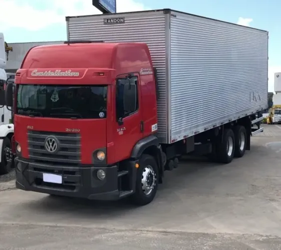 VW 24.250 Baú Seco