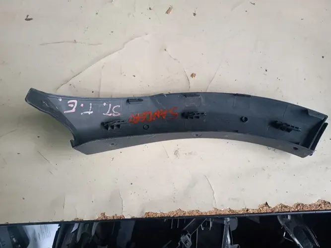 Moldura paralama Sandero traseiro esquerdo