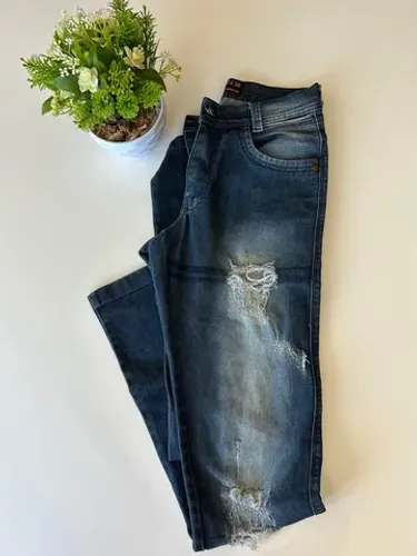 Calça jeans com stress