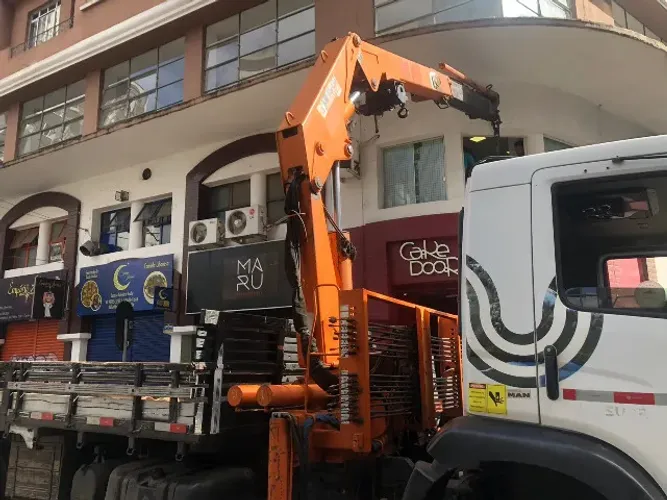 Fretes e Serviços com Caminhao Munck em Curitiba e Regiao! Orçamento na hora! Chama no Wzp